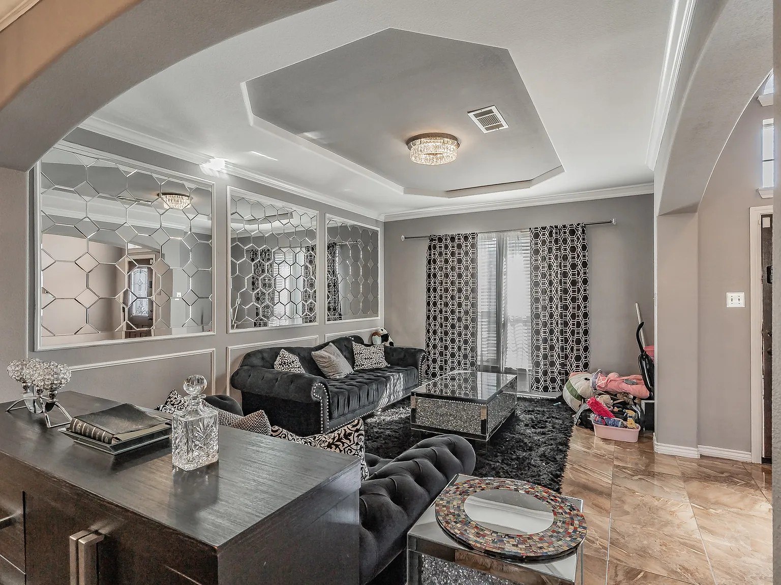 Interior foyer of Jonathan Colon's active Grand Prairie listing at 5243 W Cove Way
