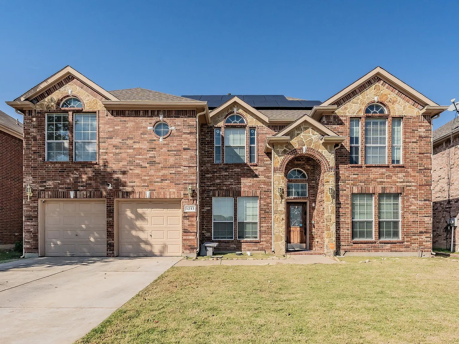 5243 W Cove Way, Grand Prairie, TX, a current listing represented by Jonathan Colon
